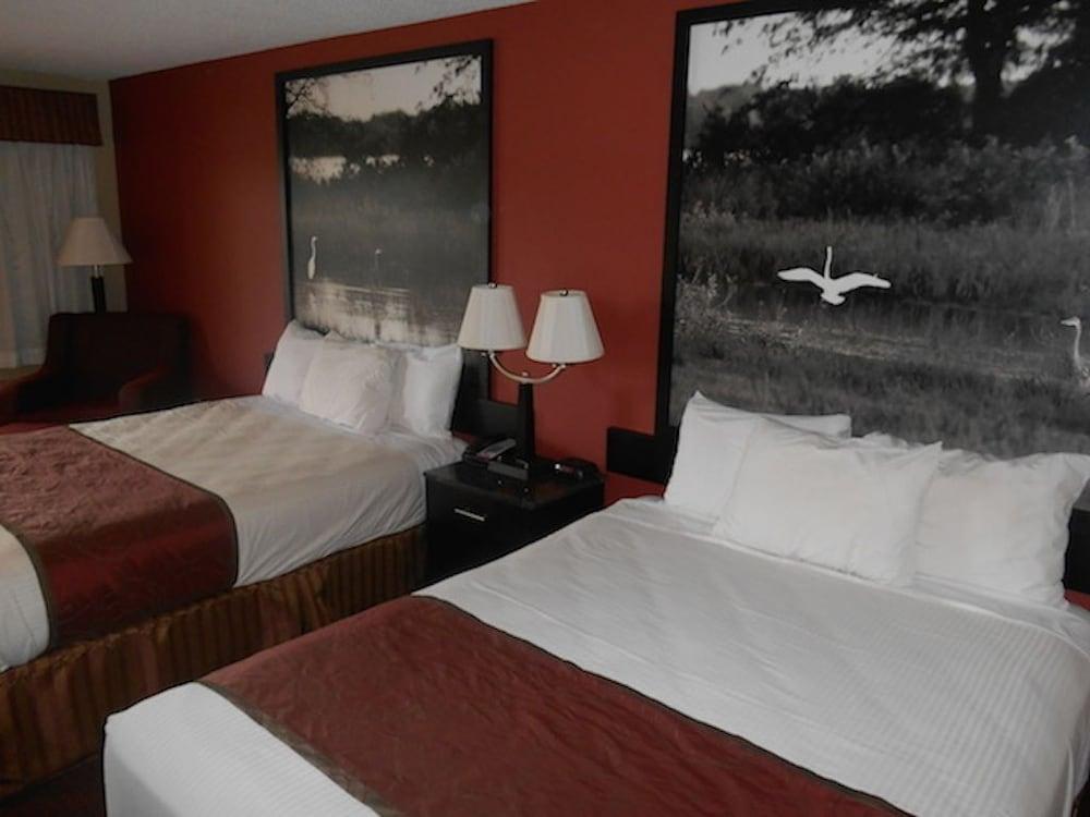Ameristay St Joseph Hotel