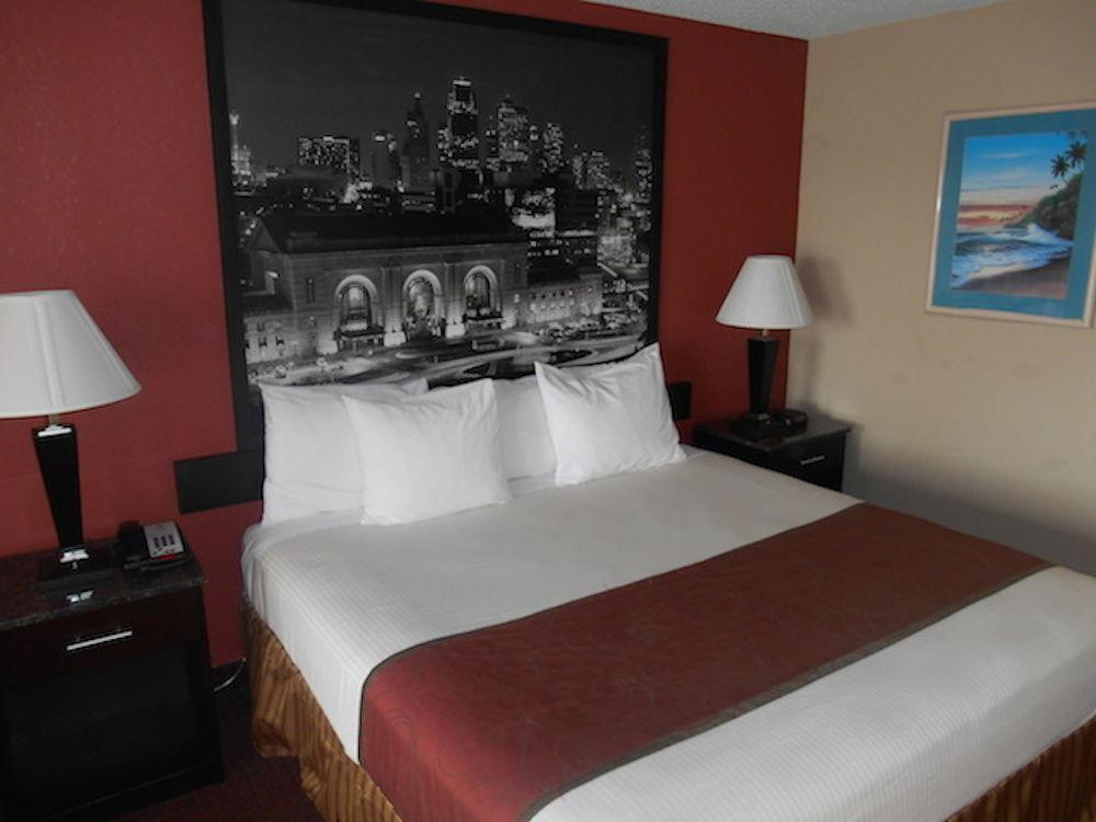 Ameristay St Joseph Hotel